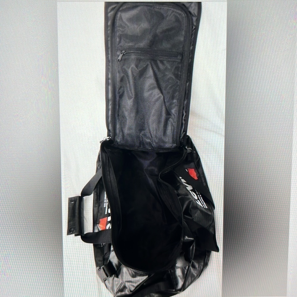 Pair of Levi’s duffle bags NWT - Picture 7 of 10